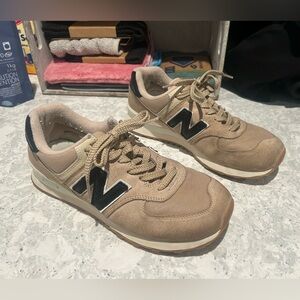 New Balance Men's size 9